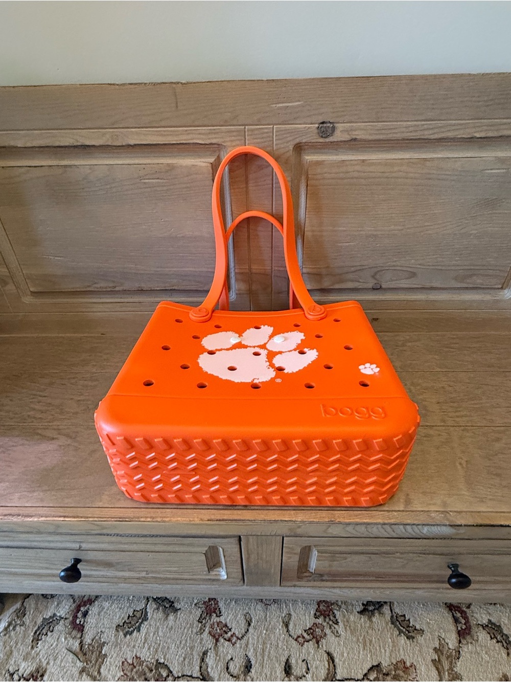 Clemson Tigers Fanatics Baby
Bogg Bag Orange White Paw Charm Beach Game Day NWT - Picture 7 of 10